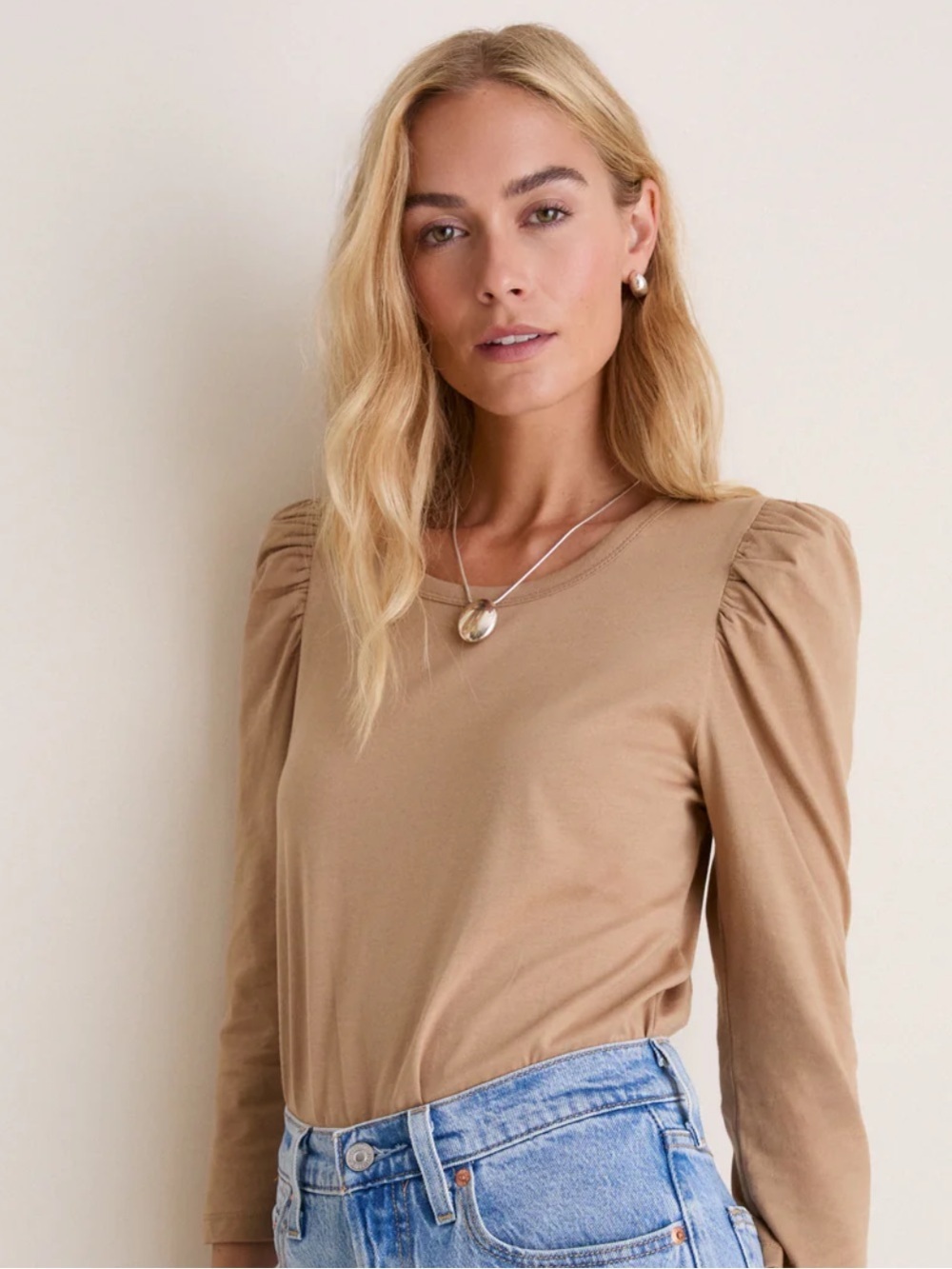 Pomander Place Tuckernuck Tan Vesty Long Sleeve Crewneck Size Small